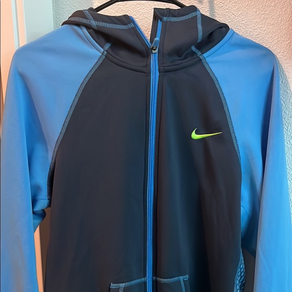 Nike Women’s therma-fit jacket